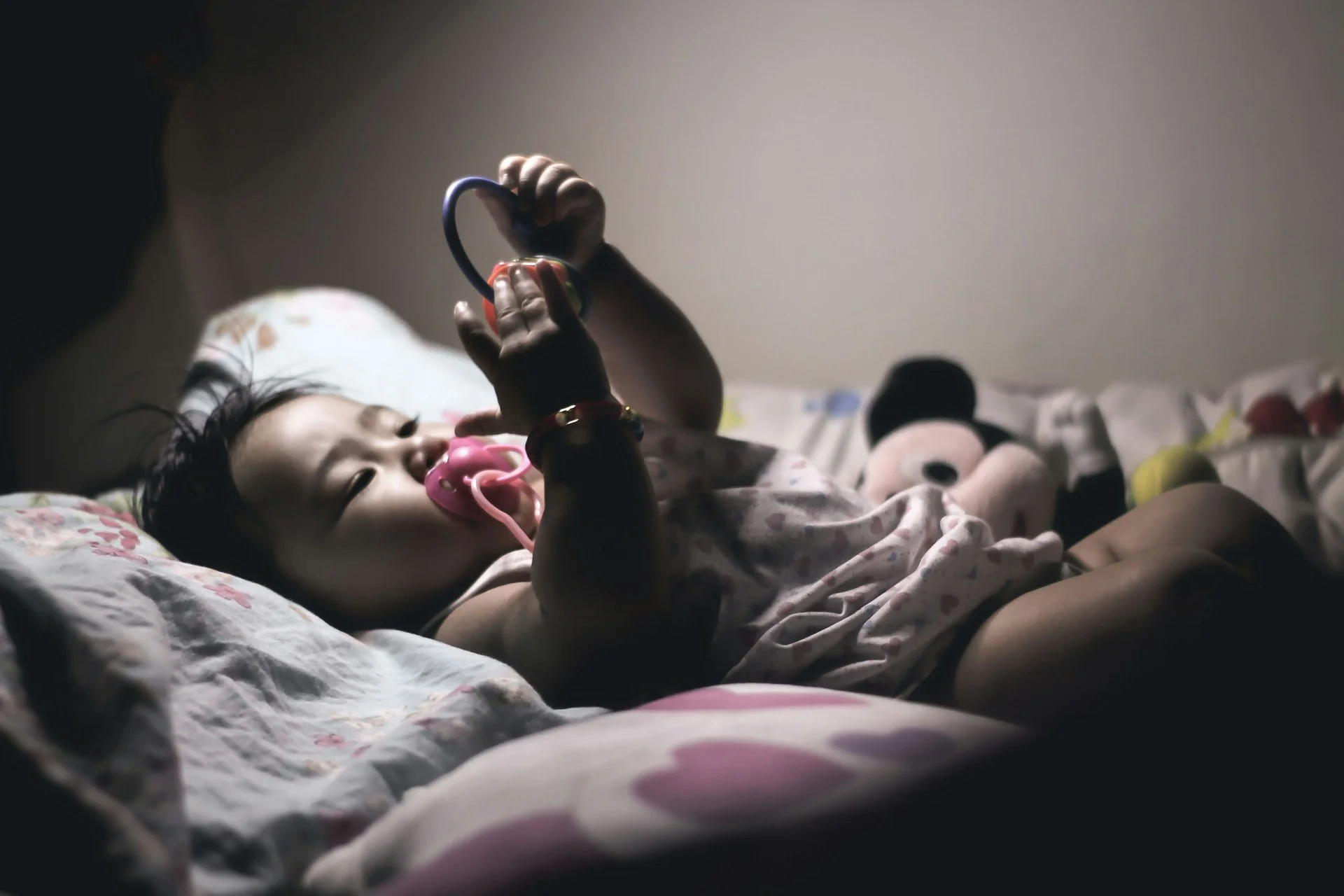 baby at night in bed with binkie